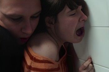 A girl with autism was raped in the toilet by an adult man, simultaneously depriving her of her innocence             